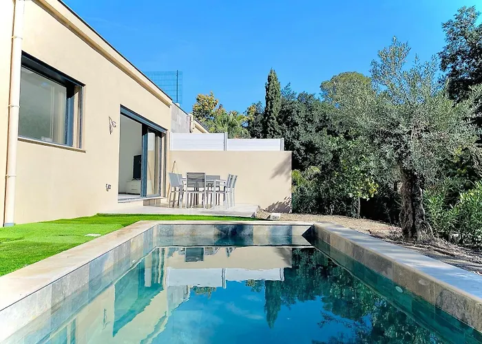 Villa Chene Calme Et Serenite Boulouris Secteur Residentiel